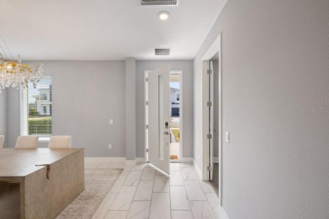 Casa en venta en Orlando, Florida, 5 dormitorios, 216.18 m2 № 2150820 - foto 5