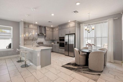 Casa en venta en Orlando, Florida, 5 dormitorios, 216.18 m2 № 2150820 - foto 12