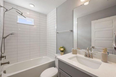 Casa en venta en Orlando, Florida, 5 dormitorios, 216.18 m2 № 2150820 - foto 25