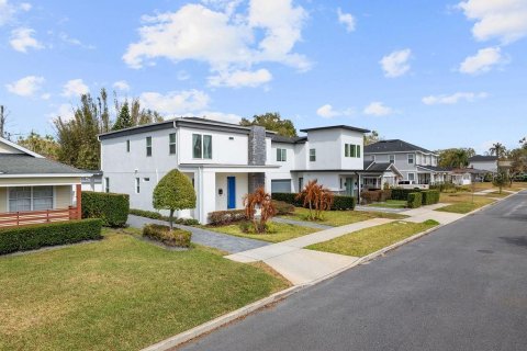 Casa en venta en Orlando, Florida, 5 dormitorios, 216.18 m2 № 2150820 - foto 3
