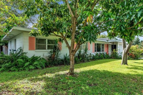 House in Lakeland, Florida 3 bedrooms, 129.97 sq.m. № 1910865 - photo 2