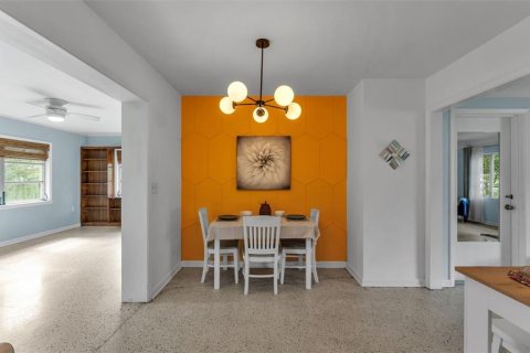 House in Lakeland, Florida 3 bedrooms, 129.97 sq.m. № 1910865 - photo 14