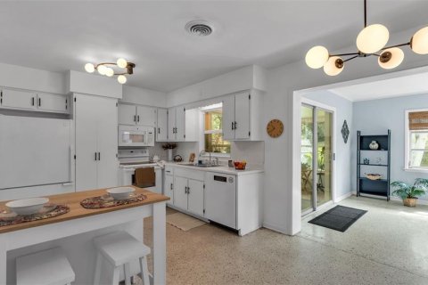 House in Lakeland, Florida 3 bedrooms, 129.97 sq.m. № 1910865 - photo 11