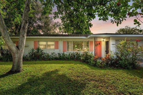 House in Lakeland, Florida 3 bedrooms, 129.97 sq.m. № 1910865 - photo 1
