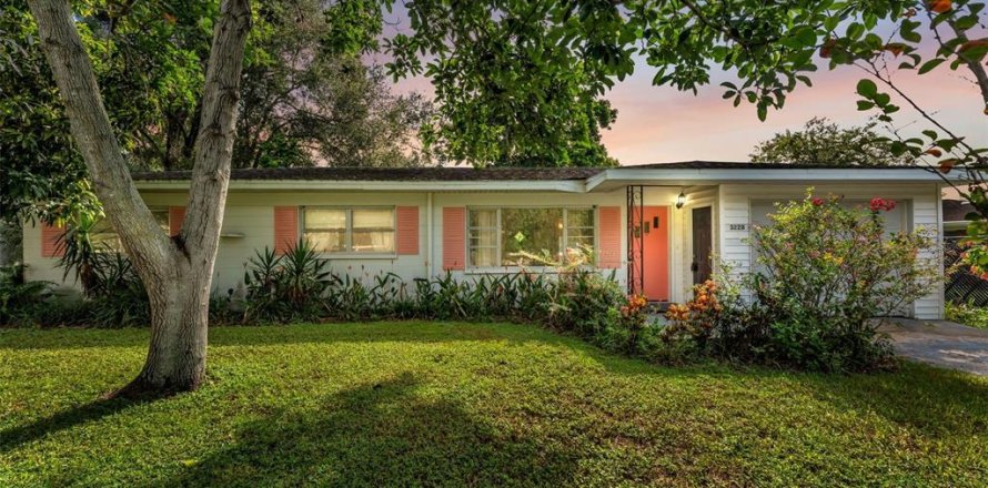 House in Lakeland, Florida 3 bedrooms, 129.97 sq.m. № 1910865