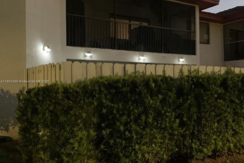 Condo in Miami, Florida, 2 bedrooms  № 1944514 - photo 29