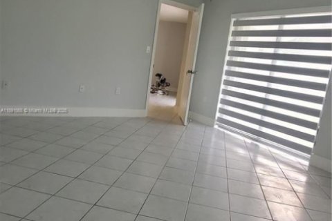 Condo in Miami, Florida, 2 bedrooms  № 1944514 - photo 17