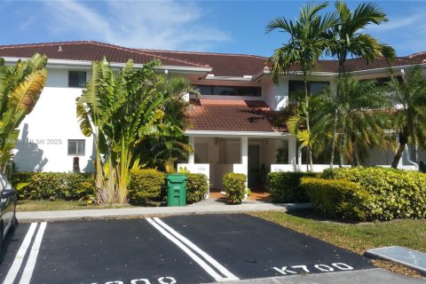 Condo in Miami, Florida, 2 bedrooms  № 1944514 - photo 2