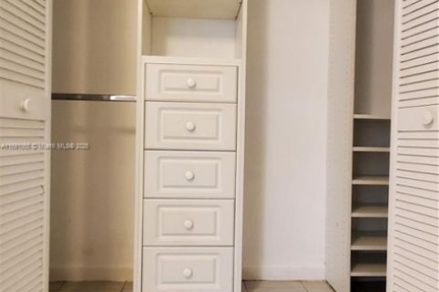 Condo in Miami, Florida, 2 bedrooms  № 1944514 - photo 7