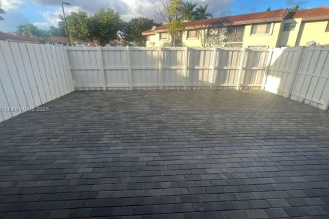 Condo in Miami, Florida, 2 bedrooms  № 1944514 - photo 27
