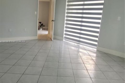 Condo in Miami, Florida, 2 bedrooms  № 1944514 - photo 16