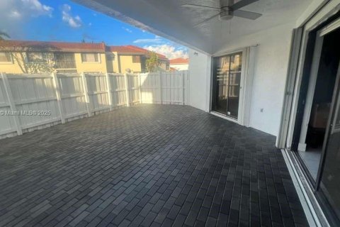 Condo in Miami, Florida, 2 bedrooms  № 1944514 - photo 26