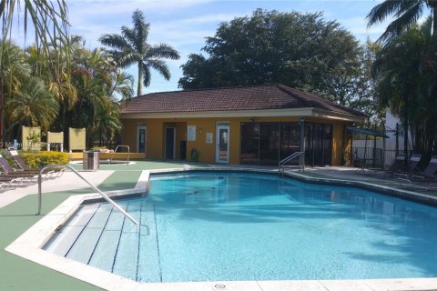Condo in Miami, Florida, 2 bedrooms  № 1944514 - photo 30