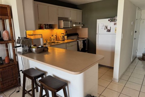 Copropriété à louer à Miami Beach, Floride: 1 chambre, 86.4 m2 № 1846281 - photo 2