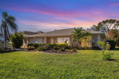 Casa en alquiler en North Port, Florida, 2 dormitorios, 139.54 m2 № 1787784 - foto 1