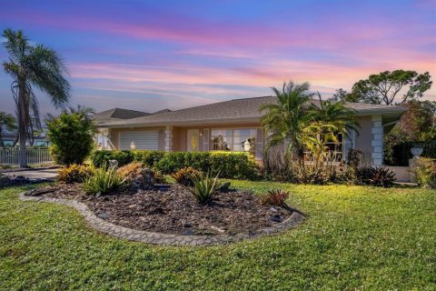 Casa en alquiler en North Port, Florida, 2 dormitorios, 139.54 m2 № 1787784 - foto 2