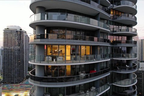 Купить кондоминиум в Майами, Флорида 3 спальни, 177.35м2, № 2056840 - фото 1