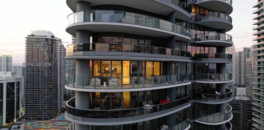 Кондоминиум с 3 спальнями в Майами, Флорида № 2056840