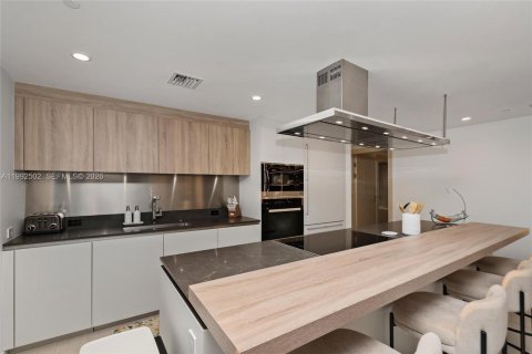 Купить кондоминиум в Майами, Флорида 3 спальни, 177.35м2, № 2056840 - фото 28