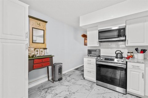 Condo in Clearwater, Florida, 2 bedrooms  № 1883126 - photo 9