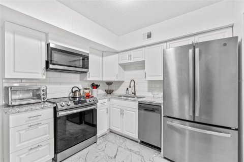 Condo in Clearwater, Florida, 2 bedrooms  № 1883126 - photo 8