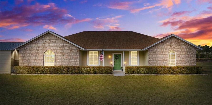 House in Eustis, Florida 3 bedrooms, 238.57 sq.m. № 1788315