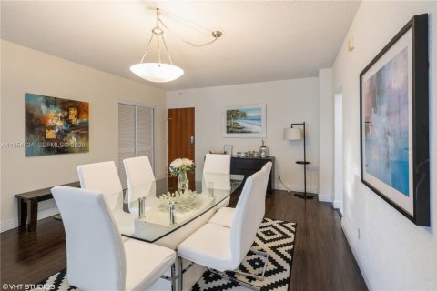 Copropriété à vendre à Hollywood, Floride: 2 chambres, 125.05 m2 № 2153317 - photo 11