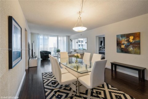 Copropriété à vendre à Hollywood, Floride: 2 chambres, 125.05 m2 № 2153317 - photo 12
