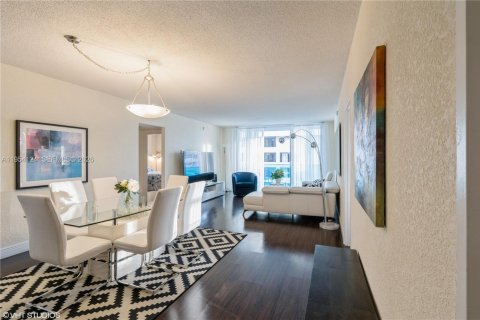 Copropriété à vendre à Hollywood, Floride: 2 chambres, 125.05 m2 № 2153317 - photo 9