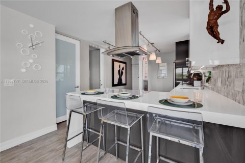 Condo in Miami, Florida, 4 bedrooms  № 1997926 - photo 23
