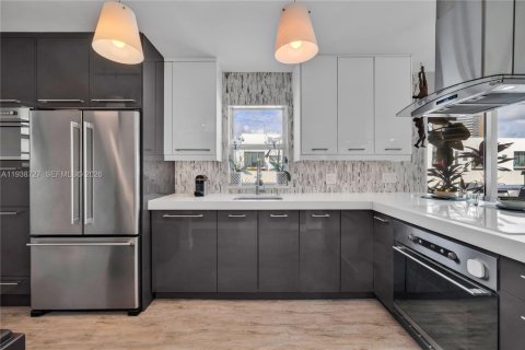 Condo in Miami, Florida, 4 bedrooms  № 1997926 - photo 25