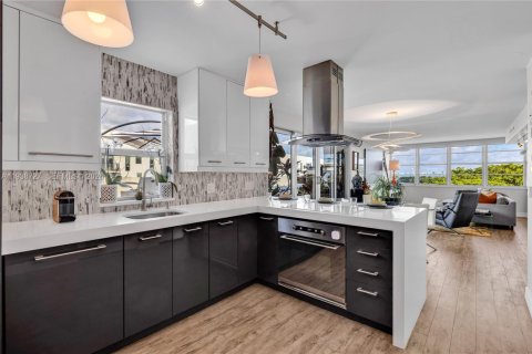 Condo in Miami, Florida, 4 bedrooms  № 1997926 - photo 27