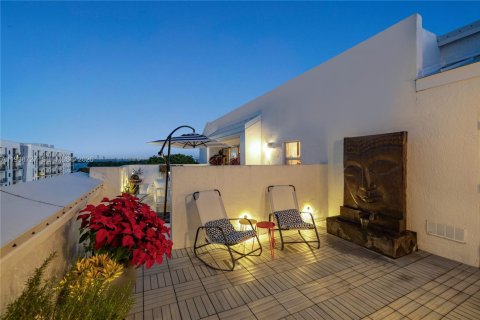 Condo in Miami, Florida, 4 bedrooms  № 1997926 - photo 6