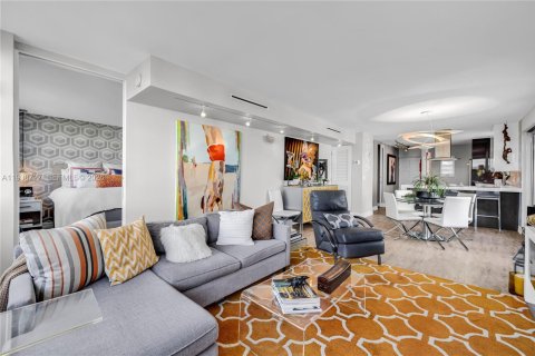 Condo in Miami, Florida, 4 bedrooms  № 1997926 - photo 14