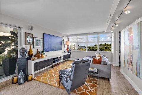 Condo in Miami, Florida, 4 bedrooms  № 1997926 - photo 4