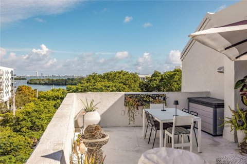 Condo in Miami, Florida, 4 bedrooms  № 1997926 - photo 21