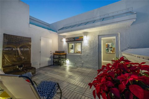 Condo in Miami, Florida, 4 bedrooms  № 1997926 - photo 20