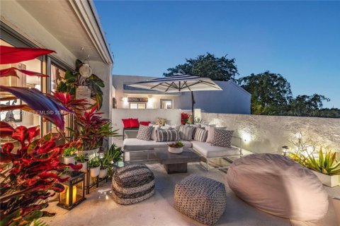 Condo in Miami, Florida, 4 bedrooms  № 1997926 - photo 3