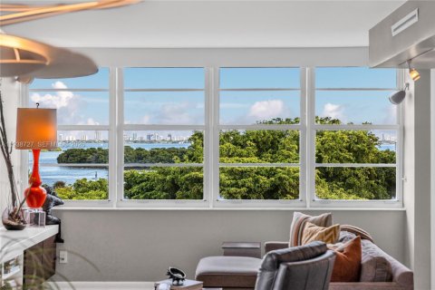 Condo in Miami, Florida, 4 bedrooms  № 1997926 - photo 15