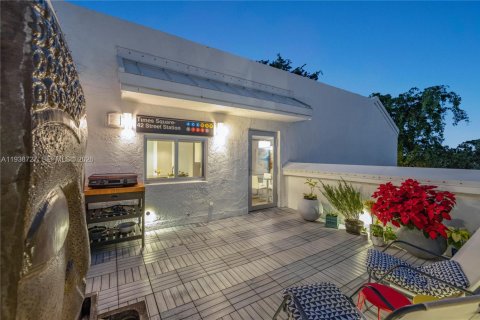 Condo in Miami, Florida, 4 bedrooms  № 1997926 - photo 19