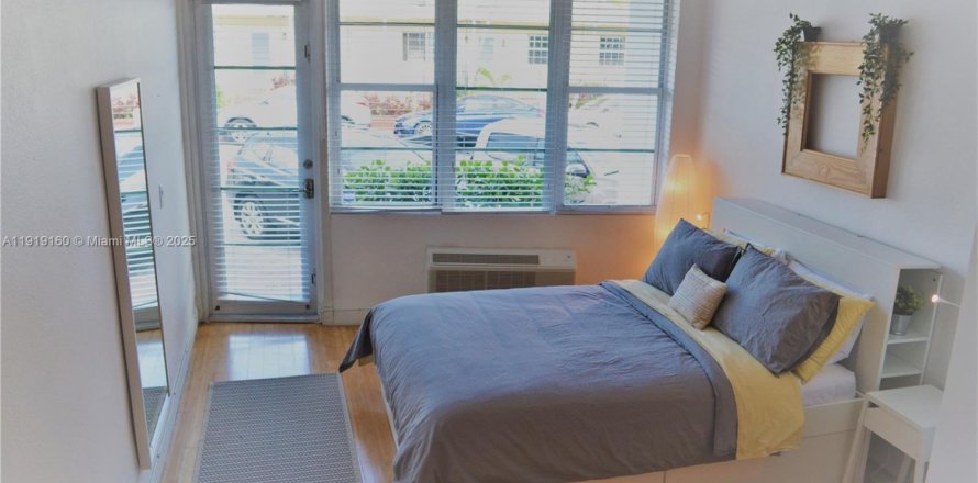 Студия в кондо в Майами-Бич, Флорида № 1988460