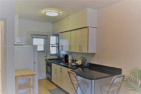 Купить кондоминиум в Майами-Бич, Флорида 43.48м2, № 1988460 - фото 2