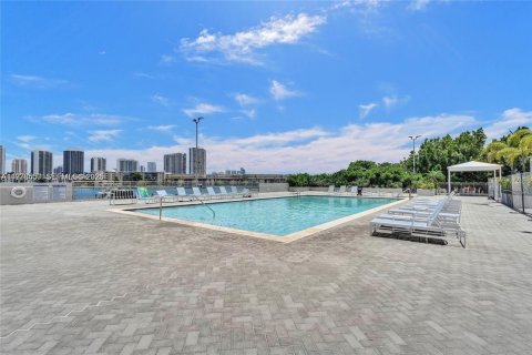 Снять в аренду кондоминиум в Авентура, Флорида 2 спальни, 145.39м2, № 2079029 - фото 22