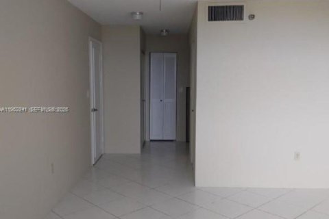 Copropriété à vendre à Pembroke Pines, Floride: 2 chambres, 102.19 m2 № 2009927 - photo 11