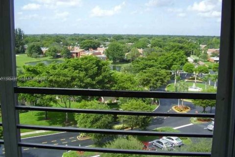 Copropriété à vendre à Pembroke Pines, Floride: 2 chambres, 102.19 m2 № 2009927 - photo 3