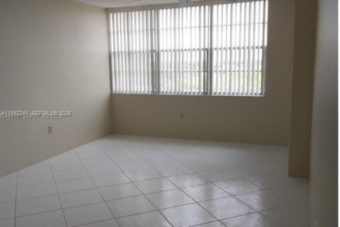Copropriété à vendre à Pembroke Pines, Floride: 2 chambres, 102.19 m2 № 2009927 - photo 10