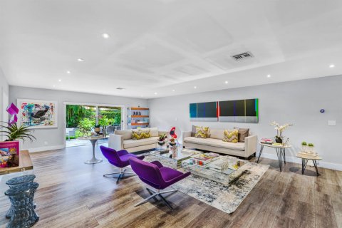 House in Pompano Beach, Florida 4 bedrooms, 241.55 sq.m. № 2193656
