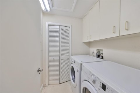 Condo in Palm Harbor, Florida, 3 bedrooms  № 1904967 - photo 20
