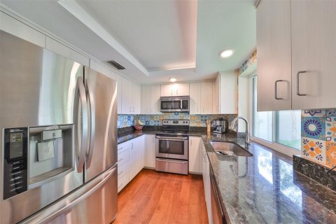 Condo in Palm Harbor, Florida, 3 bedrooms  № 1904967 - photo 9