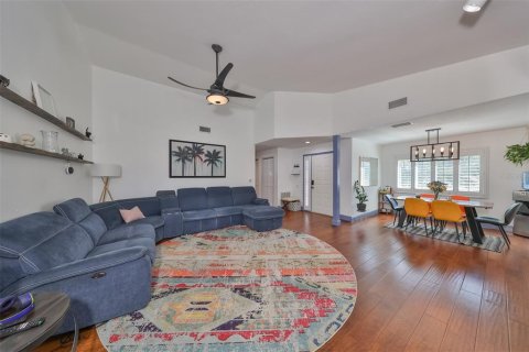 Condo in Palm Harbor, Florida, 3 bedrooms  № 1904967 - photo 6